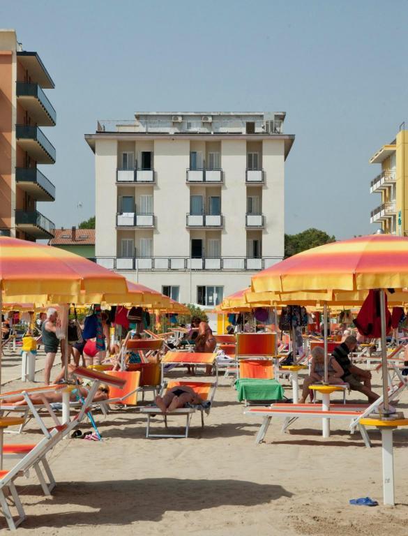 Hotel Cosmopolita Ріміні Екстер'єр фото