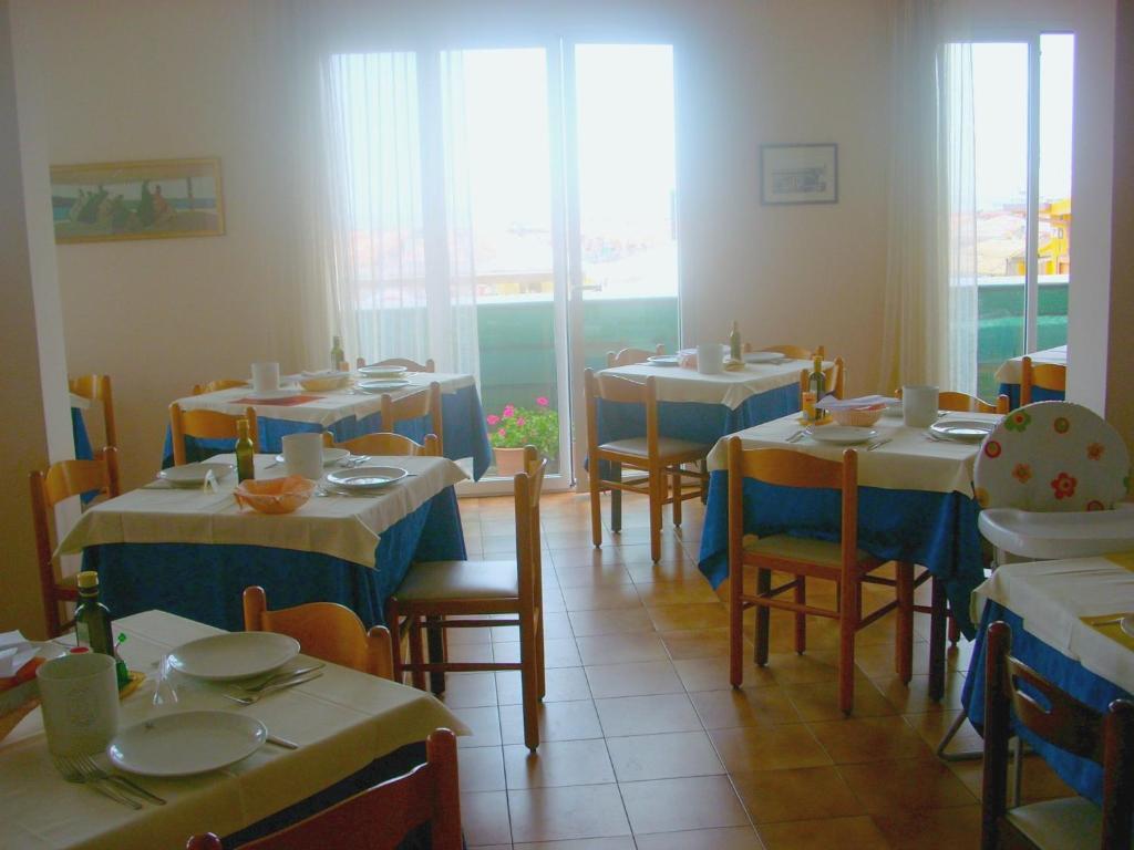 Hotel Cosmopolita Ріміні Екстер'єр фото